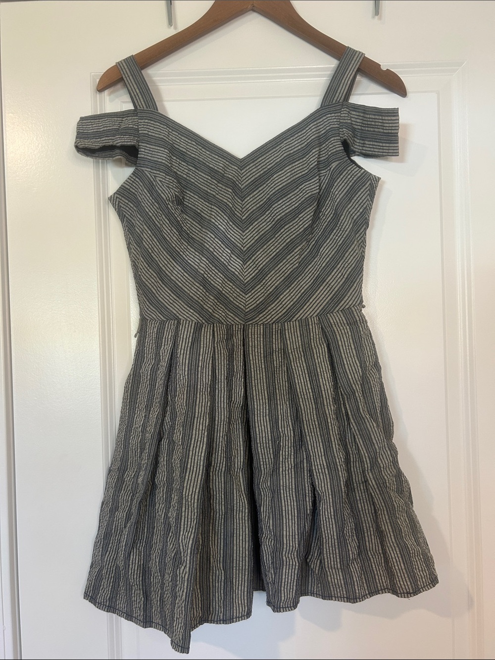 White House Black Market Seersucker Cold-Shoulder Striped Dress - Size 4